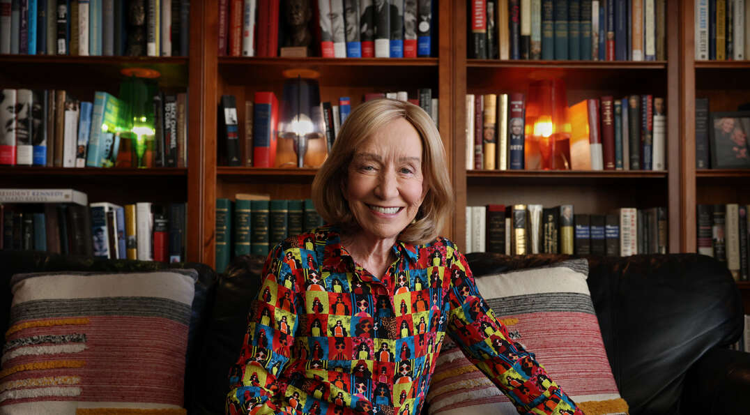 A photo of Doris Kearns Goodwin in front of a book case