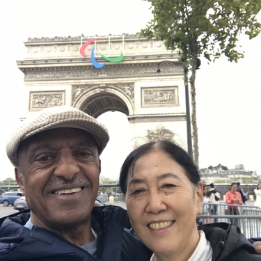 Fumie and Ahmed in front of the Champs-Élysées